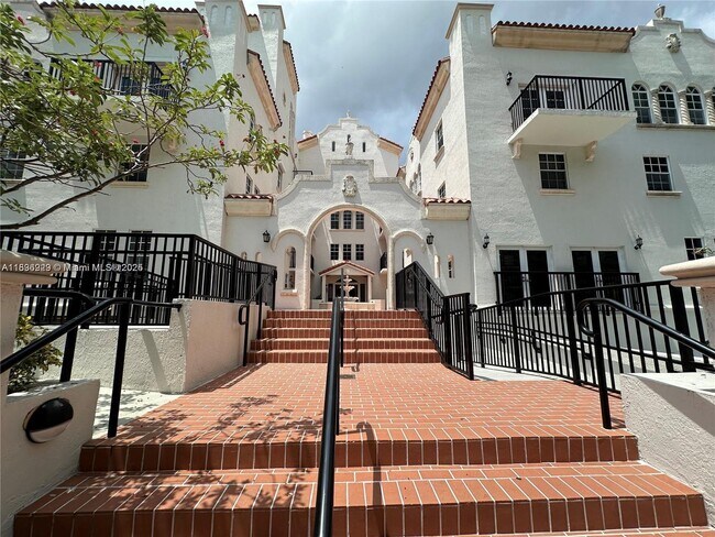 Building Photo - 323 Navarre Ave