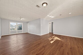 Building Photo - 6058 Glenhurst Dr