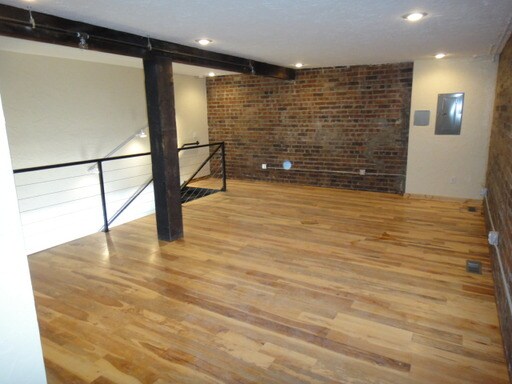 Building Photo - 323 N Patton Ave