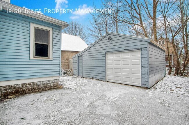 Foto del edificio - 16 Mesmer Ave