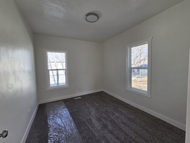 Building Photo - 152 N 200 W St