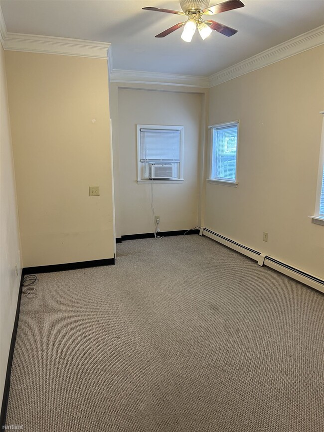 Foto del edificio - 4 br, 1 bath 4plex - 61 Spring Street 1