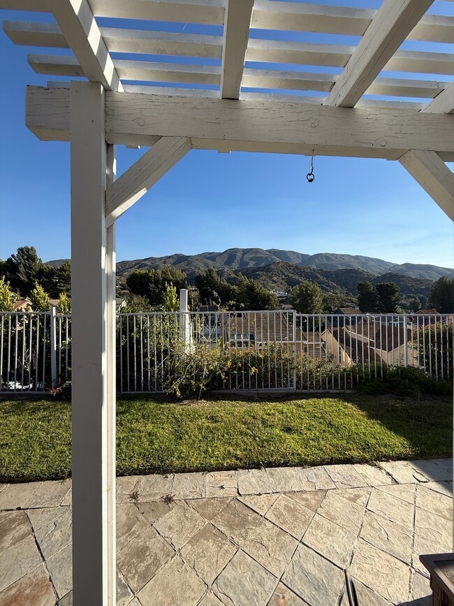 Building Photo - 3350 Deaver Dr