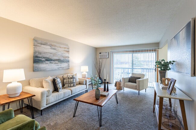 Foto del edificio - Royal Oaks Apartments