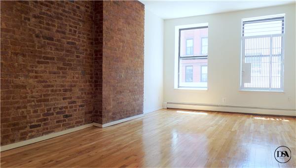 Building Photo - 305 E 94th St