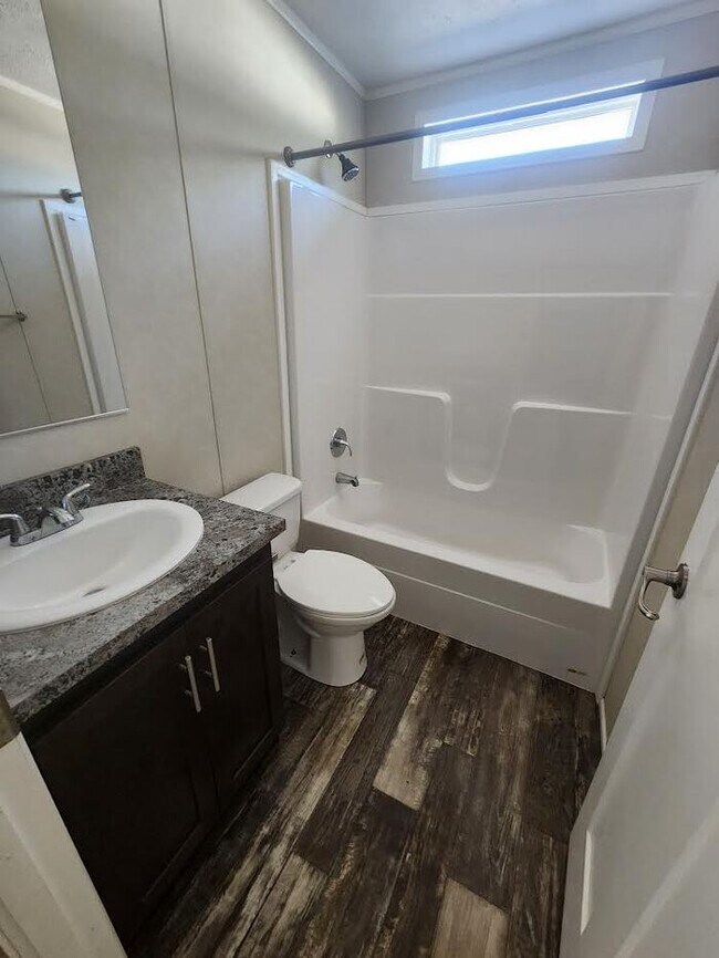 Building Photo - 2 Bedroom/1 Bathroom Mobile Home