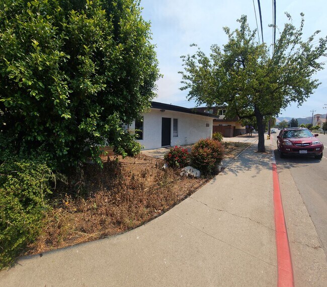 Foto del edificio - 556-556 Foothill Blvd