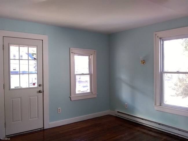 Building Photo - 3 br, 1 bath Apartment - 138 West St Fl 2