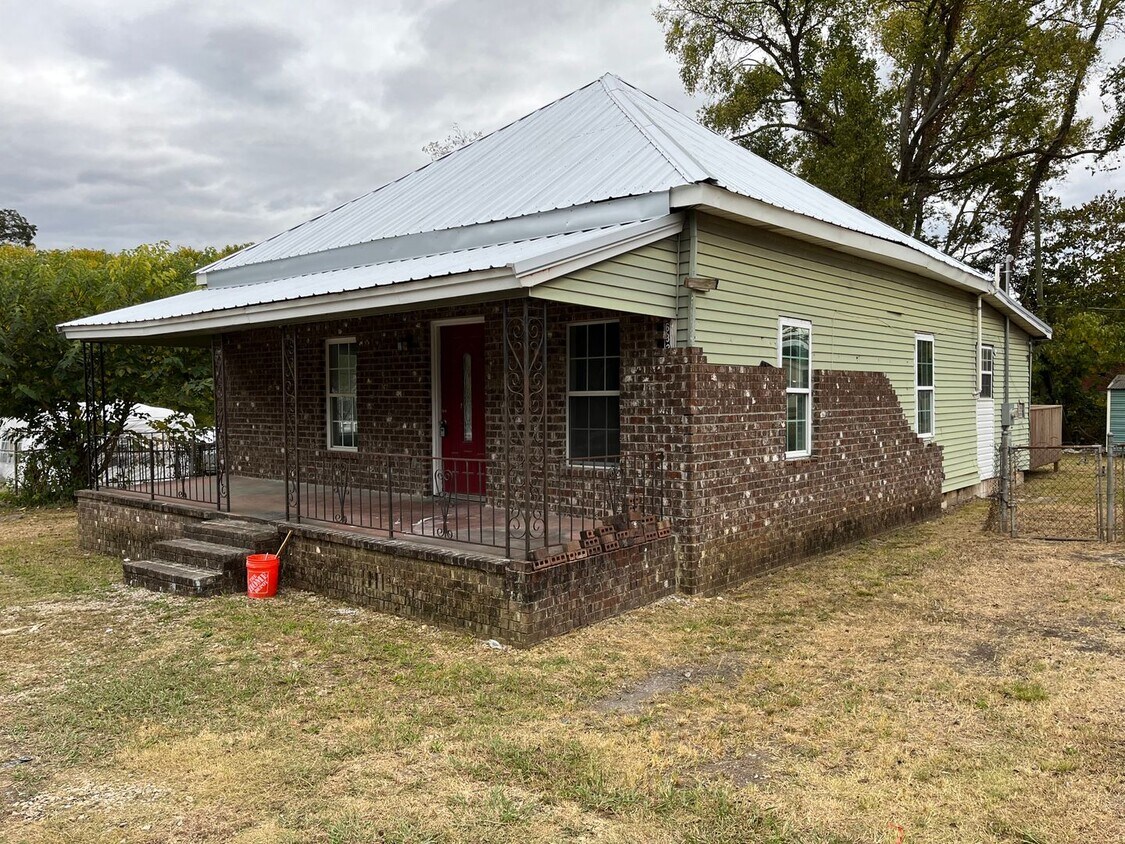 Primary Photo - 633 6th St