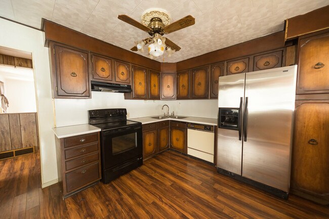 Building Photo - 395 Bunker Hill Rd