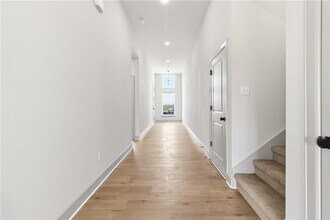 Building Photo - 970 Trestle Ln