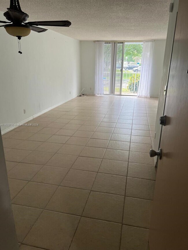 Foto del edificio - 480 Executive Center Dr