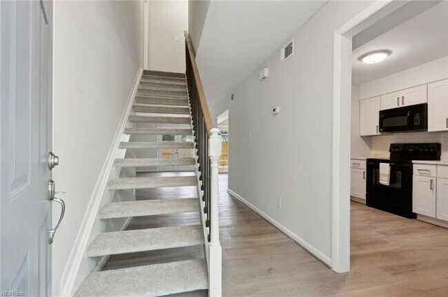 Foto del edificio - Charming  2 Story Condo