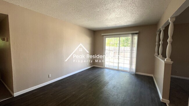 Foto del edificio - Cute 3bd/1ba Fair Oaks Duplex-Must See!