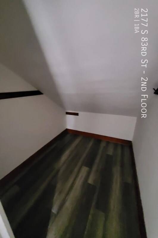Foto del edificio - 2175 S 83rd St
