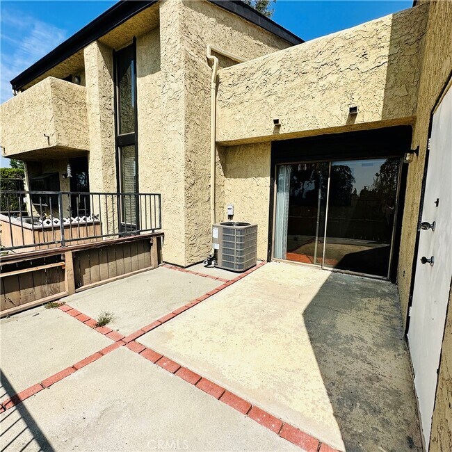 Building Photo - 3614 Hemlock Ln