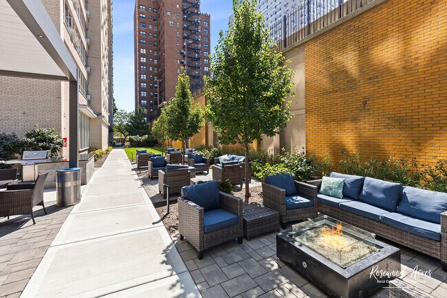 Photo - 3950 N Lake Shore Dr Apartment