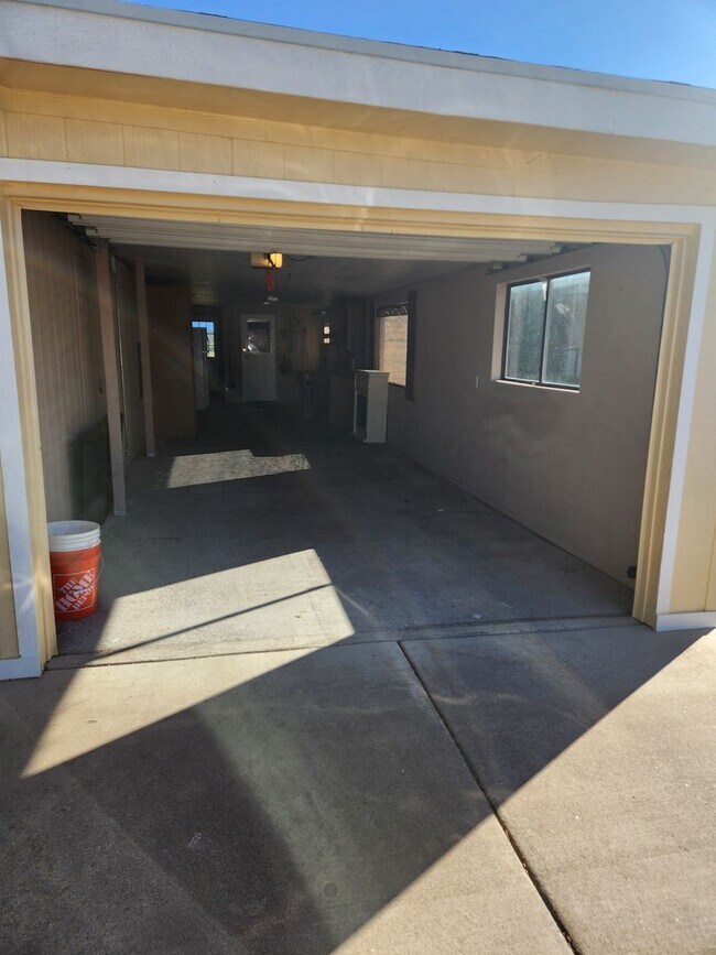 Building Photo - Amazing 3 bed / 2 bath - ADA Home