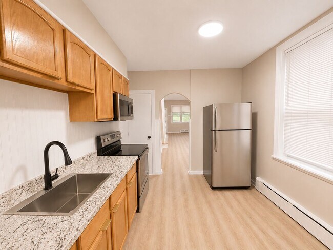 Foto del edificio - Move-In Ready 3BR/1BA in Elmwood — Housing Choice Vouchers Welcome