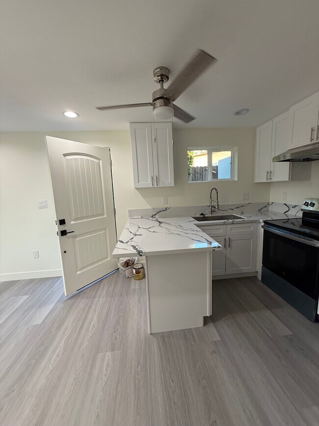 Foto del edificio - 18633 Community St