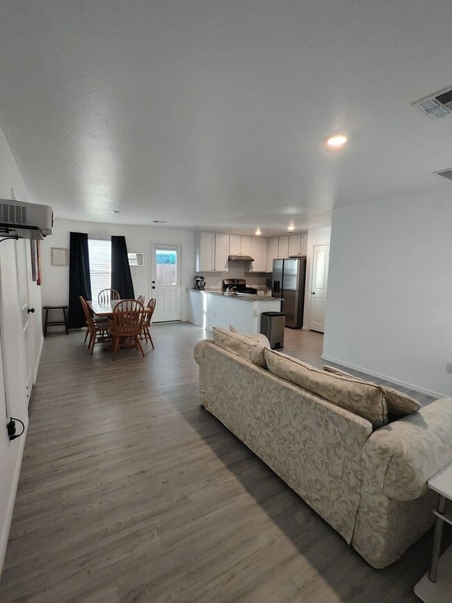 Building Photo - 12911 Chinali Spgs