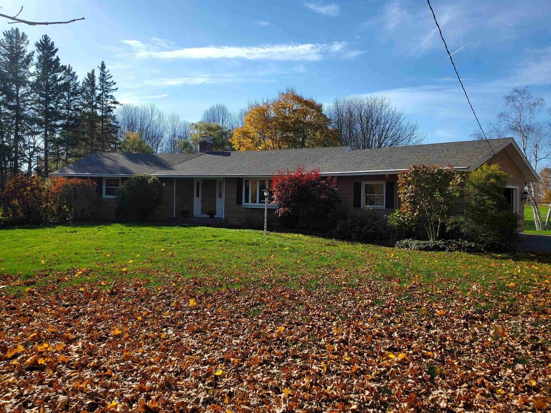 208 Portsmouth Ave, Greenland, NH 03840 Room for Rent in Greenland