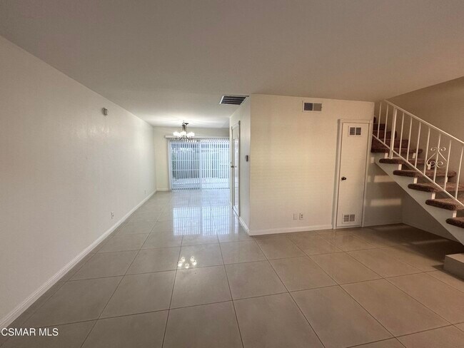 Foto del edificio - 6621 Wilbur Ave