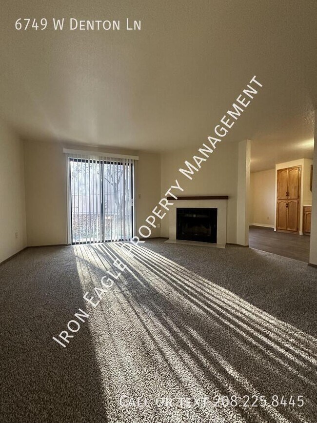 Foto del edificio - 6749 W Denton Ln