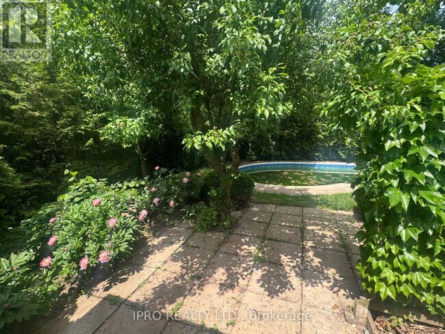Photo du bâtiment - 2069 Thornlea Dr