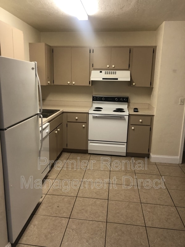 Building Photo - 1306 Shady Terrace