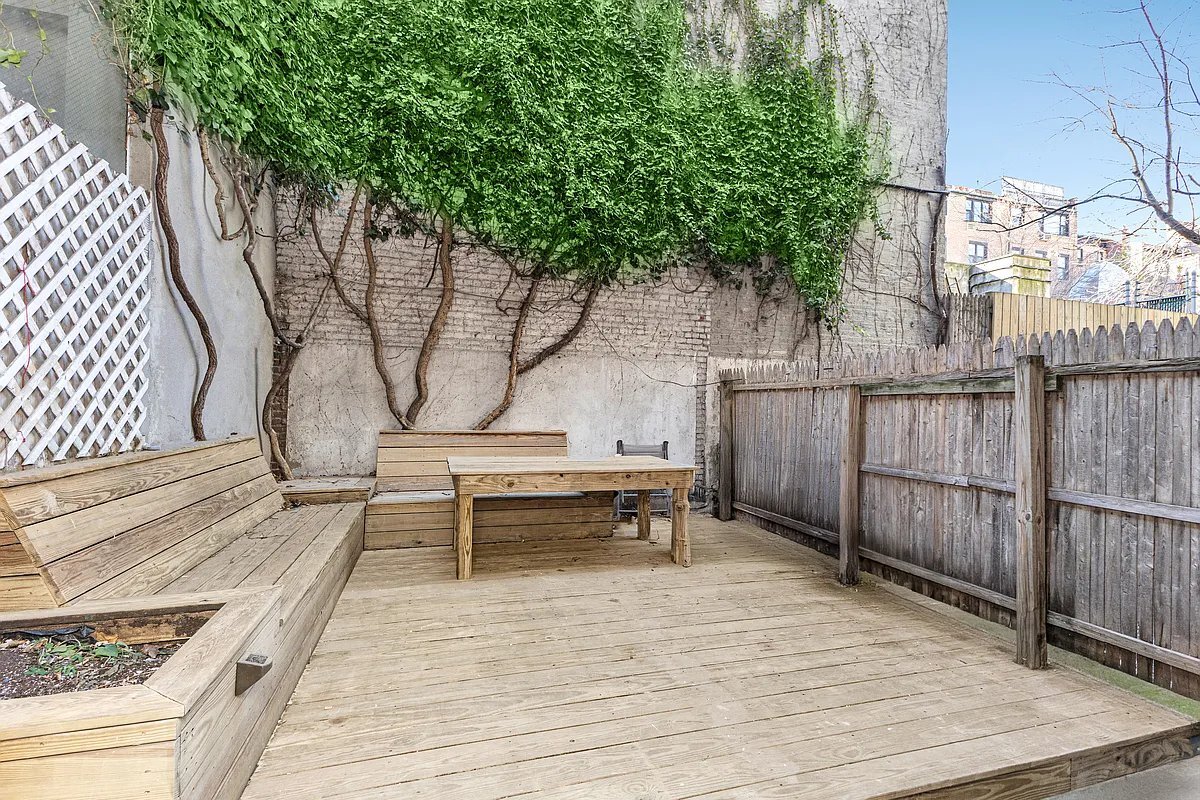 Foto principal - 404 W 22nd St