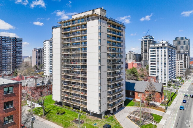 Building Photo - Blinkbonnie