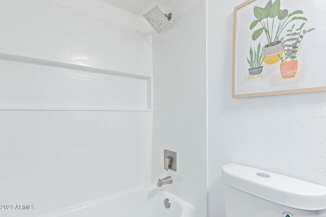 Foto del edificio - 2409 W Hazelwood St