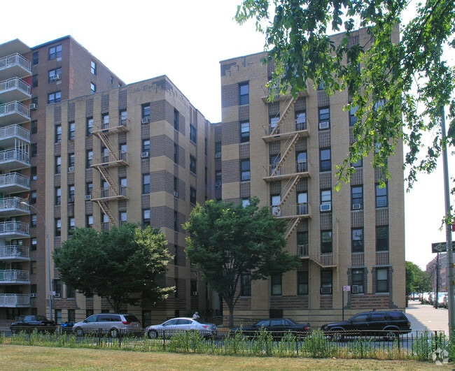 3565 Bruckner Blvd Middletown Apartments Bronx, NY