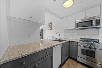 Building Photo - 227 Christopher Columbus Dr