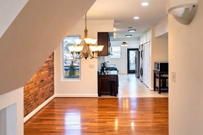 Building Photo - 1933 4th St NE