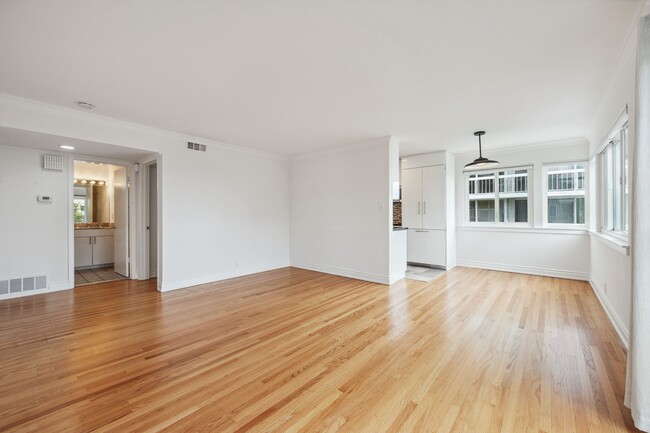 Building Photo - 2121 Laguna St
