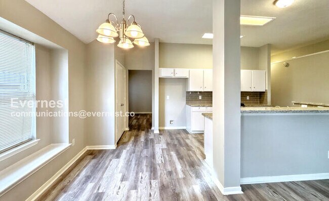 Foto del edificio - 9926 Goldenglade Dr
