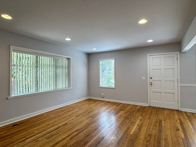 Foto del edificio - Wonderful Wedgwood Location! 2bd/2bth home...