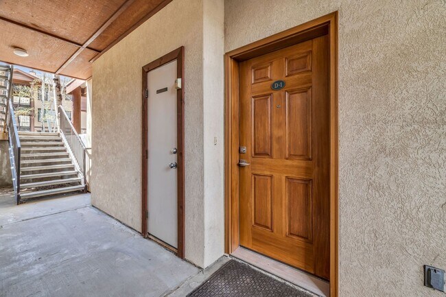 Building Photo - Pinecreek Condo -*$1000 off 1st Month's Re...