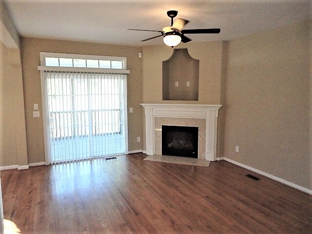 Building Photo - 905 Alba Rose Lane