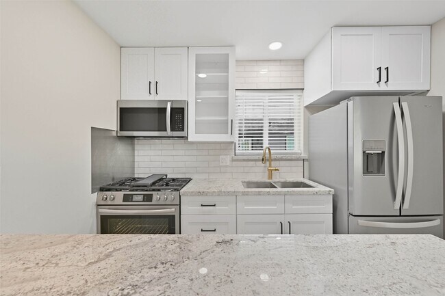 Building Photo - 10930 White Thorn St