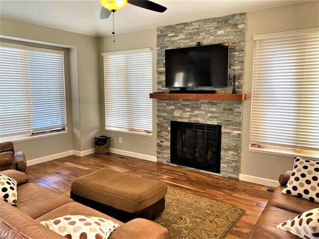 Building Photo - 1300 Prouty Dr