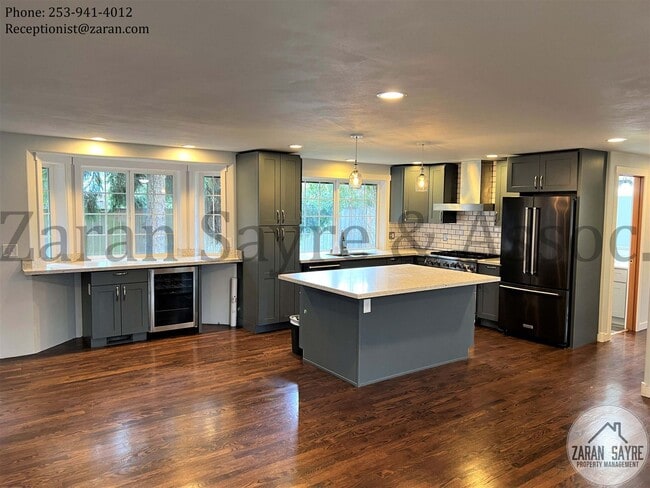 Building Photo - 414 - Your Dream Kitchen Awaits!