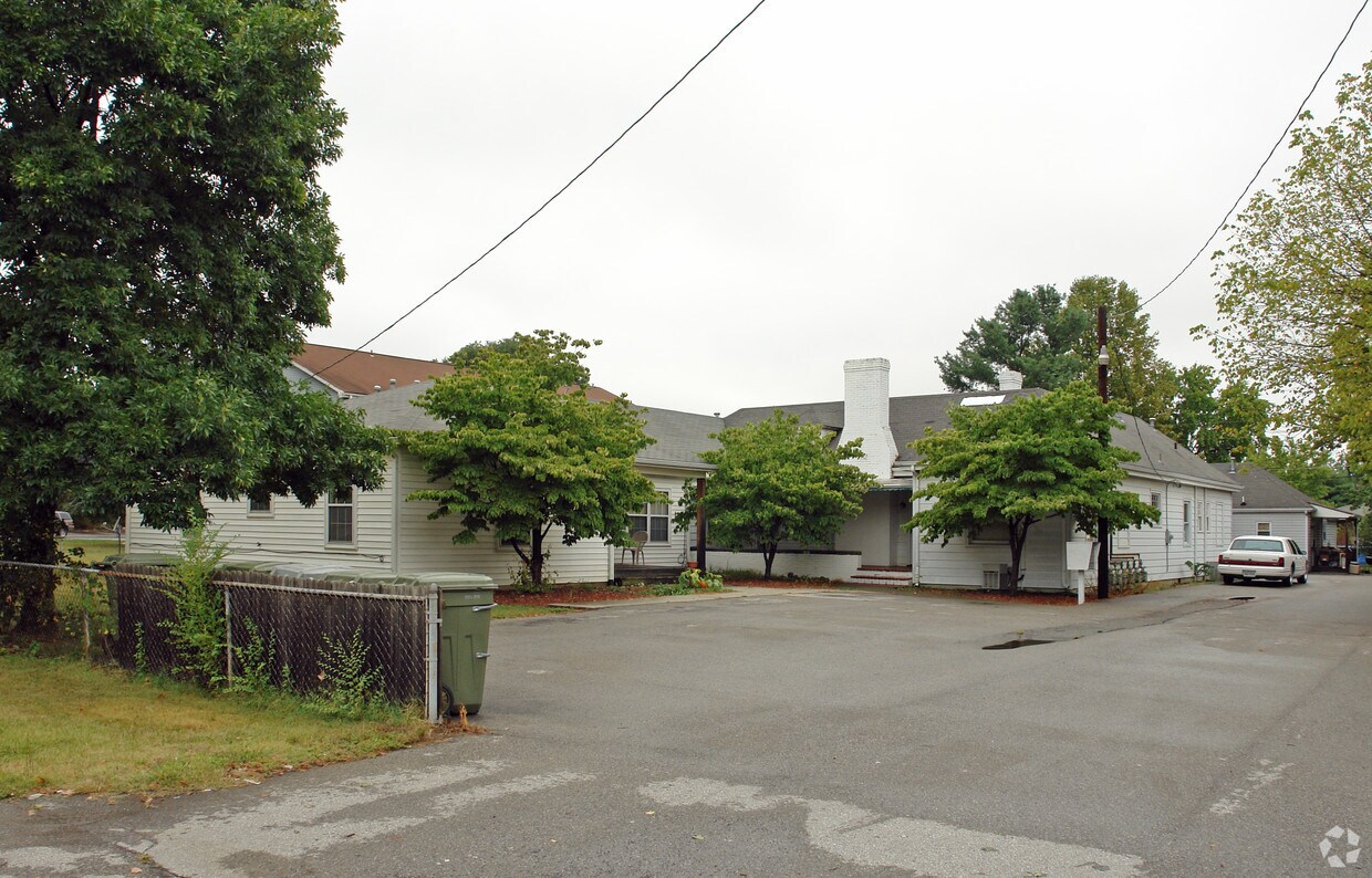 813 Apperson Dr, Salem, VA 24153 Apartments in Salem, VA