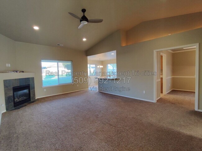 Foto del edificio - 2667 Torrey Pines Way