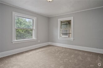 Building Photo - 117 Kenwood Ave