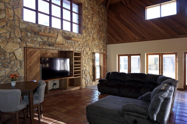 Building Photo - 13199 Samoset Ct