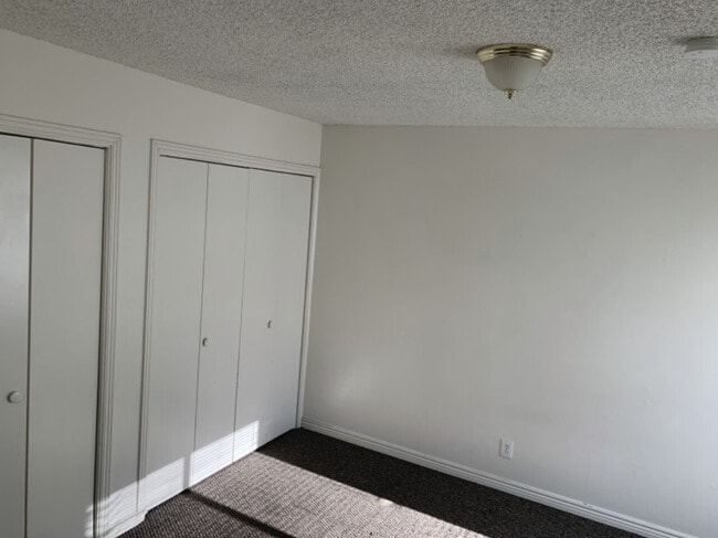 Building Photo - 835 E 275 N