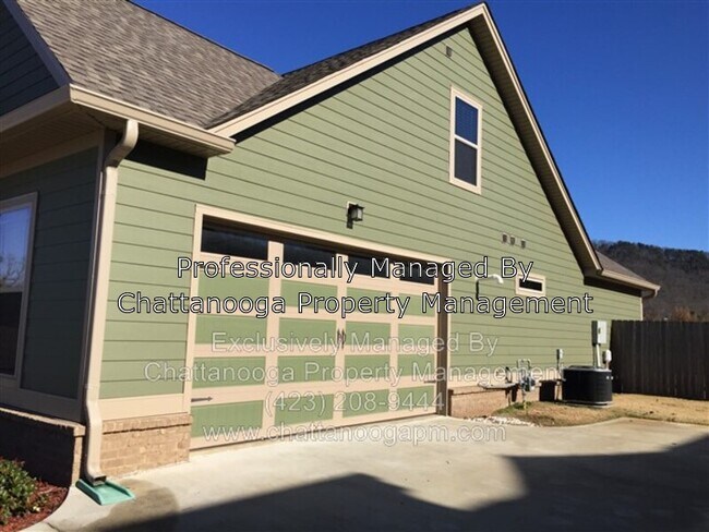 Building Photo - 7644 Maplehurst Dr
